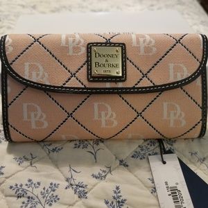 Dooney and bourke wallet